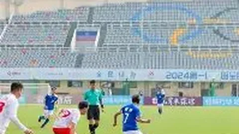 李承铉零点准时为爱妻戚薇庆生，甜蜜放闪秀幸福牵手照