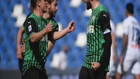 《激战一触即发！灰熊对决太阳：NBA巅峰对决解析揭秘》